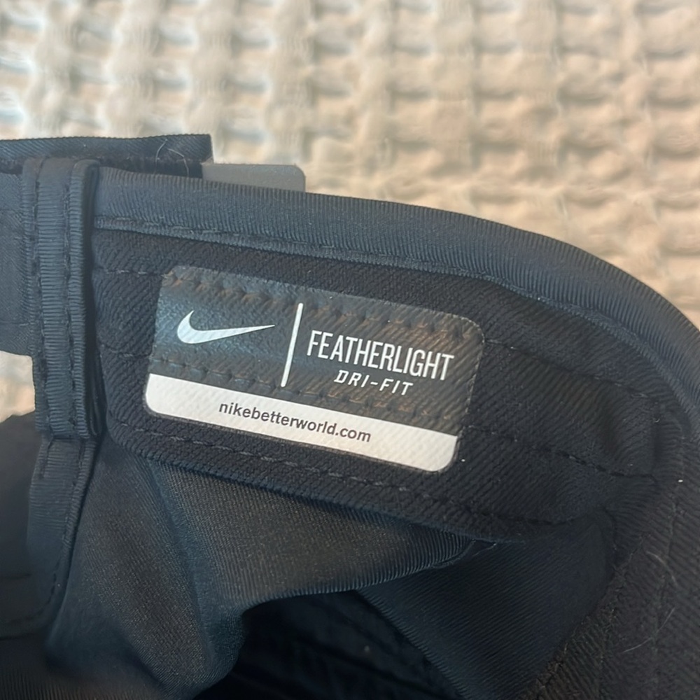 Women’s Nike hat. - Picture 2 of 4